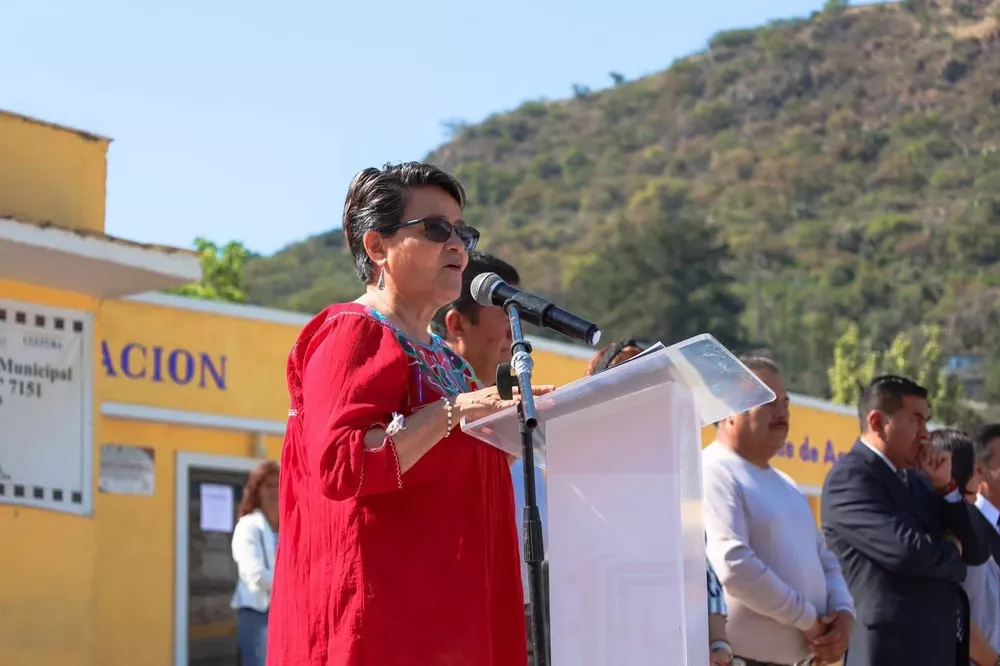 E1C4F8F4-8E35-42EB-AED3-D822BF278EFE