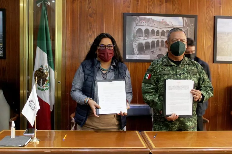 7AFB3DF2-6B1D-425D-967D-870397E25033