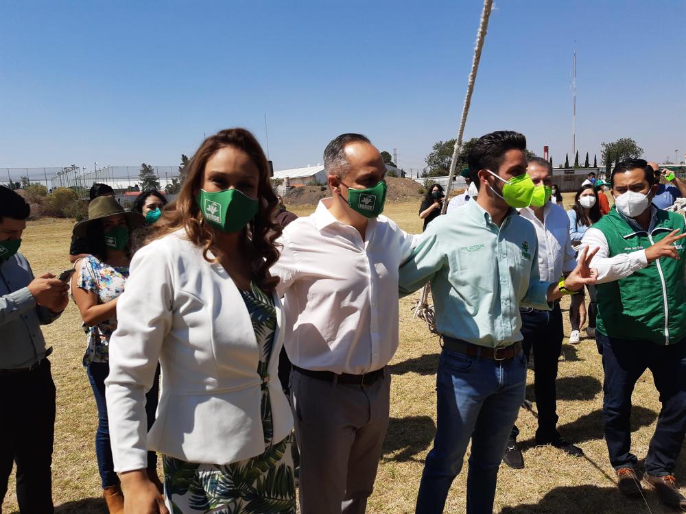 3E5A4D52-FB04-491C-B442-AE1F2D36DC1B