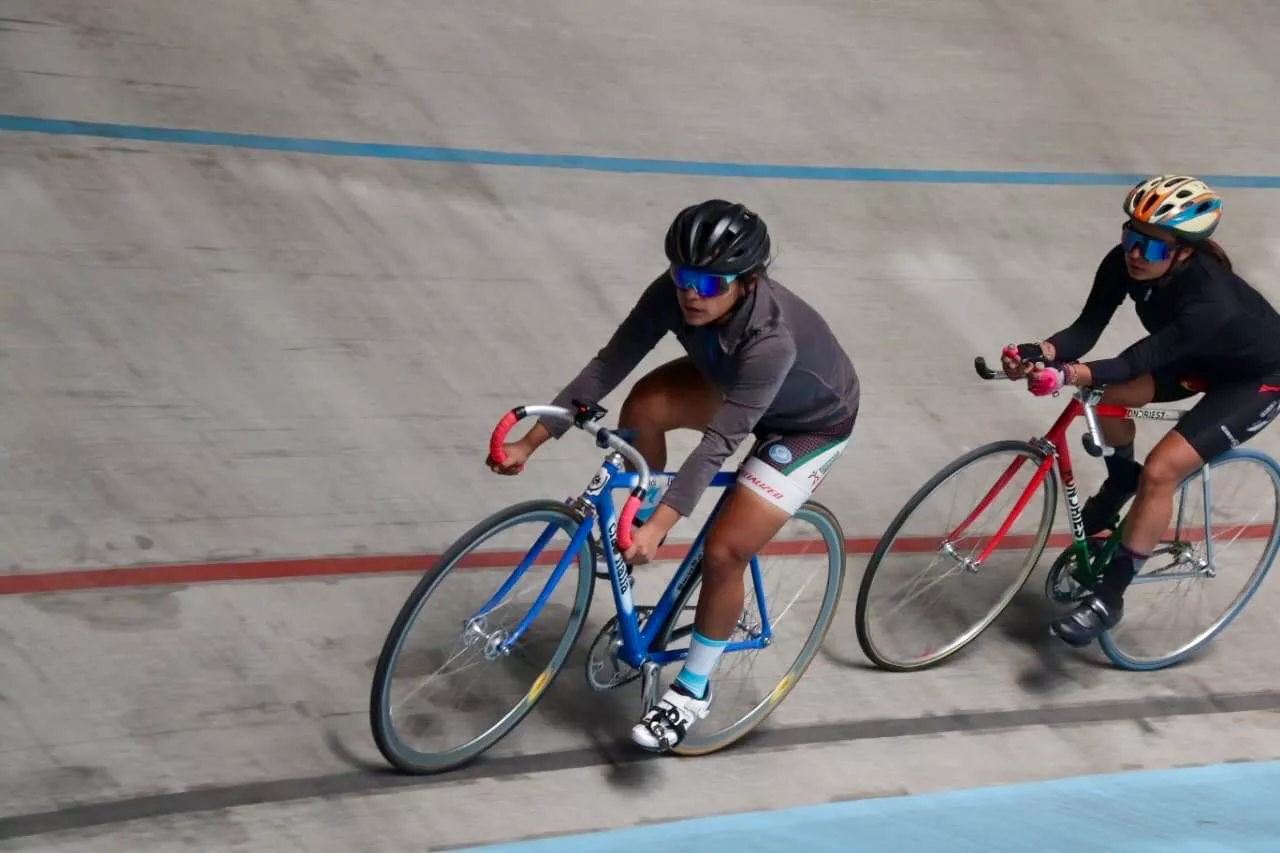 0765D939-3122-45B3-9C2D-F15CCBF9F67D