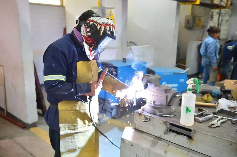 CC8B4D8B-39F4-4F42-8BCE-1822E27F1F9B