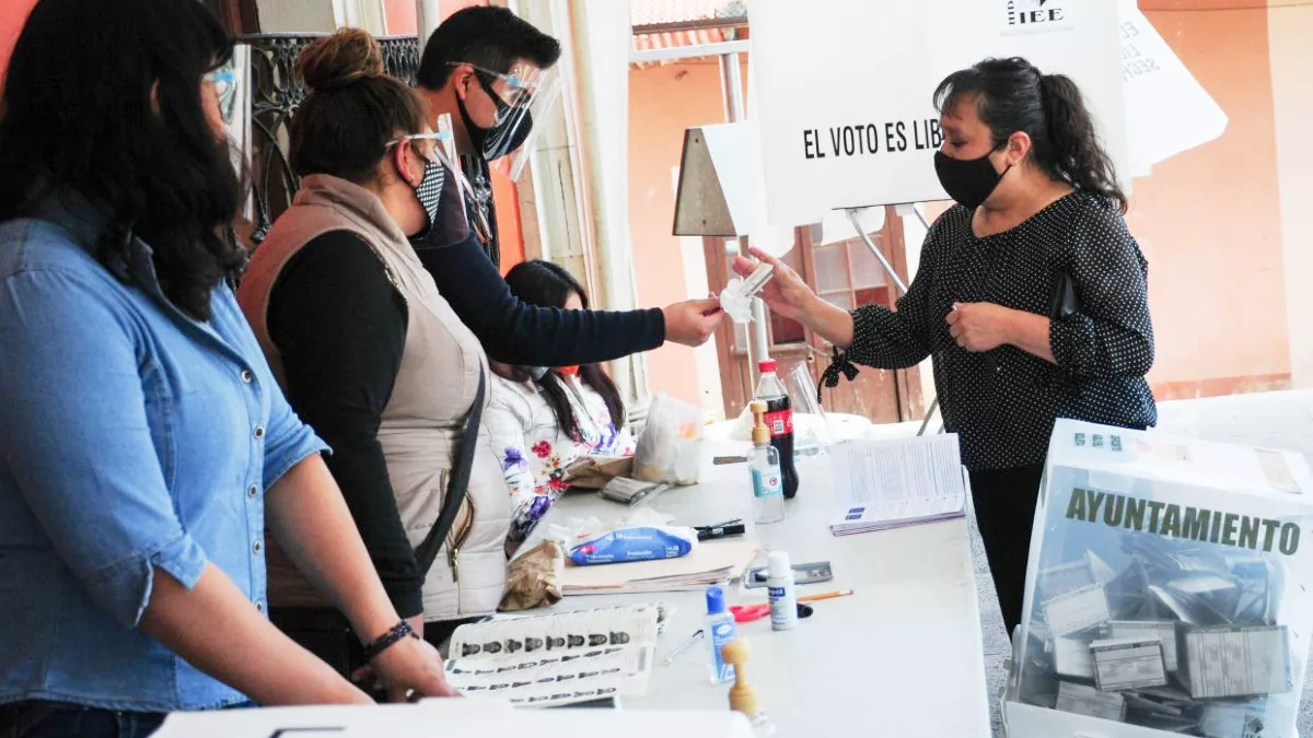 funcionarios-de-casilla-075242