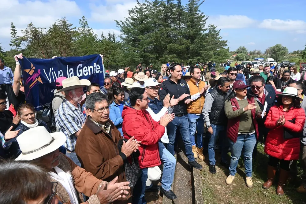 F0F33D09-6E27-42A6-8A5E-F080784217B5