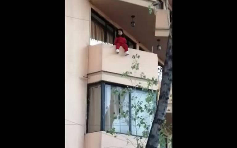 niña-en-balcón