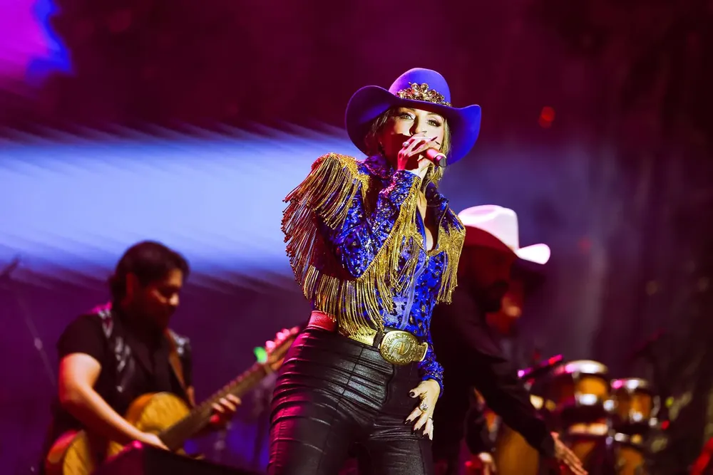 facebook_1759680764923_7380636071040384395