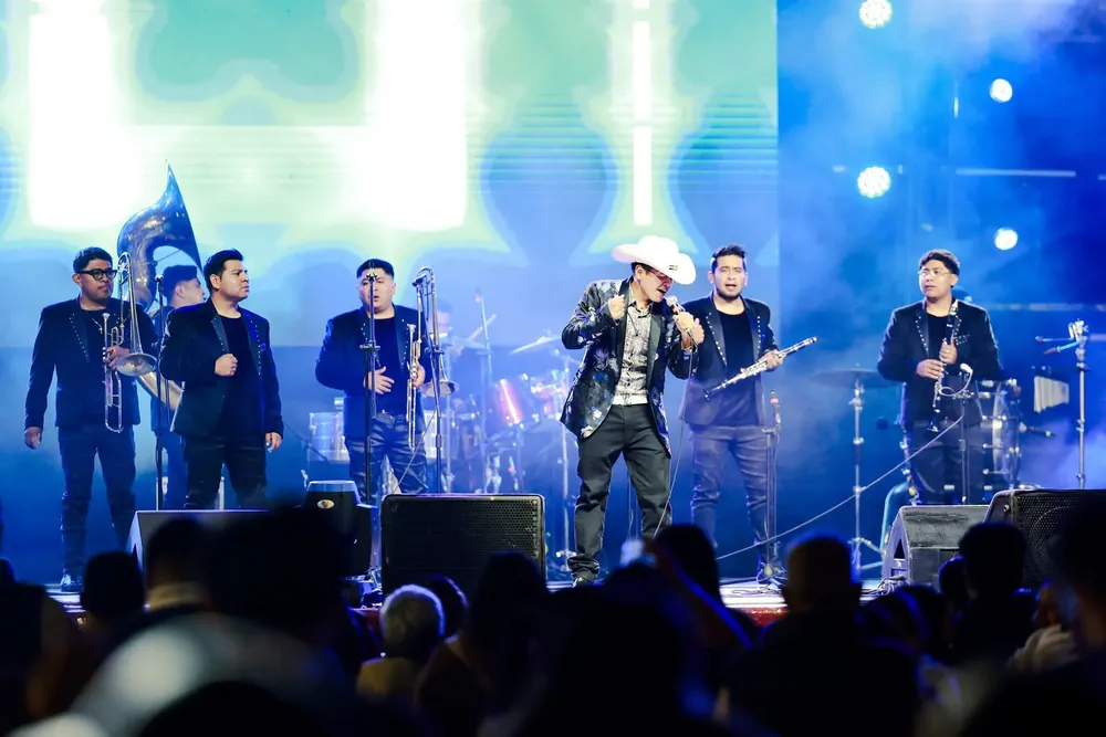 facebook_1759680814734_7380636279962400949